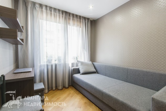 Фото Отличная укомплектованная 4-комнатная квартира на Рокоссовского 53 — 1