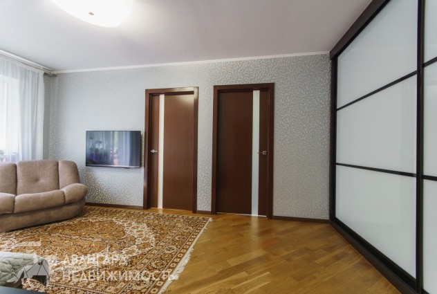 Фото Отличная укомплектованная 4-комнатная квартира на Рокоссовского 53 — 17