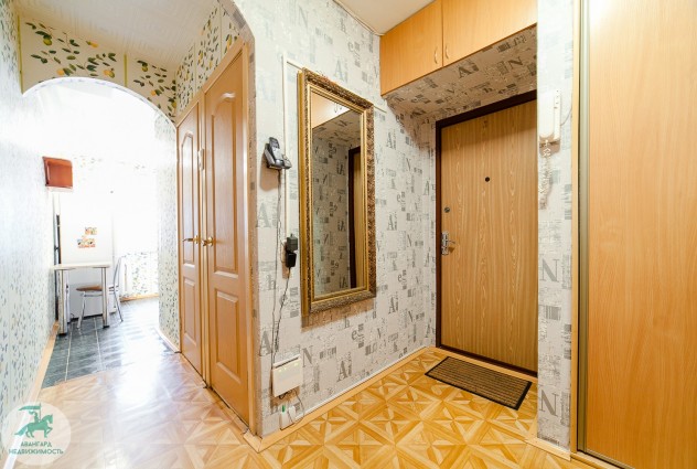 Фото Двухкомнатная брежневка с раздельными комнатами в шаговой доступности от метро — 23