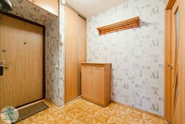 Фото Двухкомнатная брежневка с раздельными комнатами в шаговой доступности от метро — 27