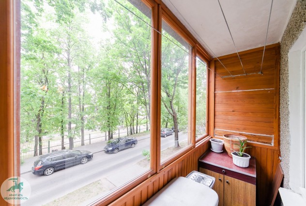 Фото Двухкомнатная брежневка с раздельными комнатами в шаговой доступности от метро — 29