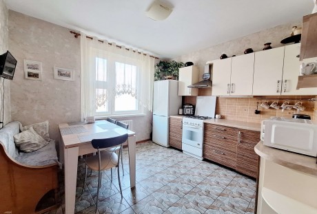 Отличная трехкомнатная квартира в молодом и развивающемся микрорайоне Лошица!