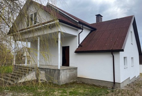 Продается просторный дом в деревне Старинки.