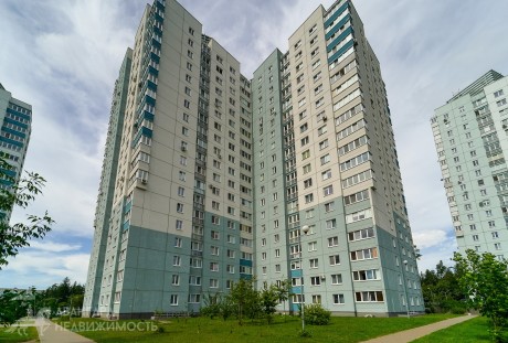 Продается 1-комнатная квартира по Героев 120 дивизии.