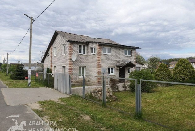 Фото Уютный 2-хуровневый кирпичный дом в 10 минутах езды от Минска  — 25