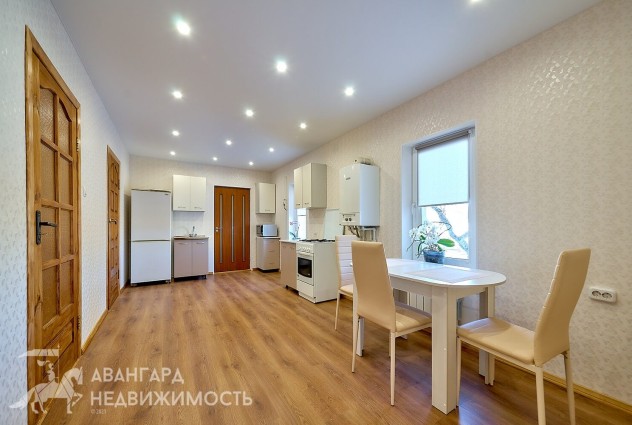 Фото Уютный 2-хуровневый кирпичный дом в 10 минутах езды от Минска  — 5