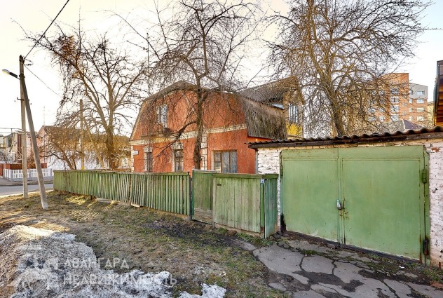 Фото Привлекательность домовладения увеличивается с годами! Двухуровневый кирпичный дом на пересечении улиц Васнецова и Айвазовского. — 3