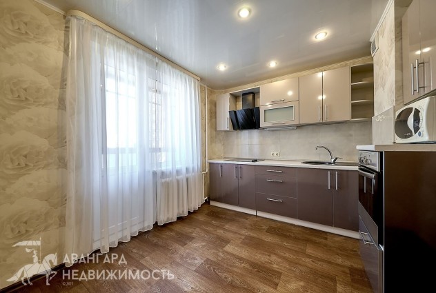 Фото Солнечная 4-комнатная квартира с большой кyхней в Малиновке, ул. Есенина 113 — 3