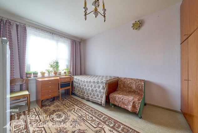Фото Продается 4-х комнатная квартира недалеко от станции метро Уручье, очень удачное расположение! — 15