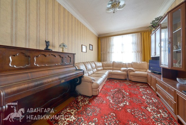 Фото 2-комнатная квартира в Сталинке. Место для тех, кто любит тихий центр с живописной парковой зоной. — 27