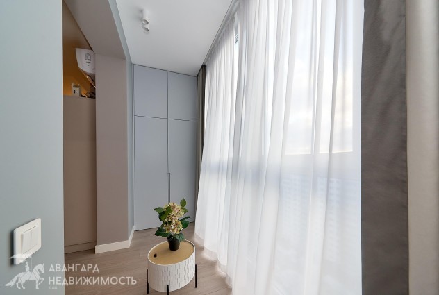 Фото Великолепная 3-комнатная квартира с дизайнерским ремонтом в центре города. — 25