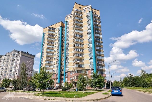 Фото Атмосферная 2-уровневая квартира рядом с метро, видовой этаж — 5