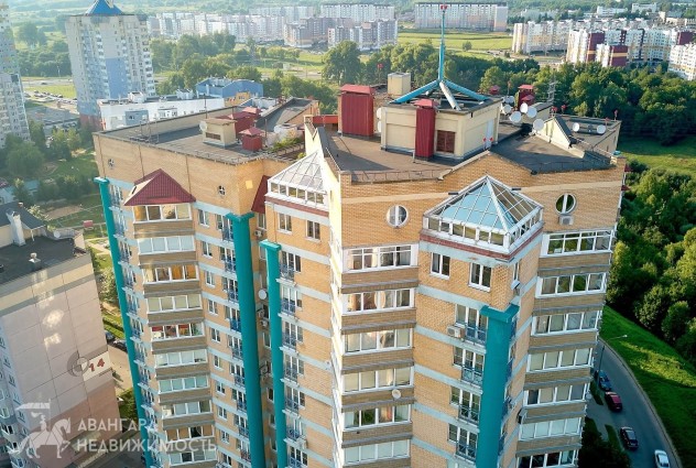 Фото Атмосферная 2-уровневая квартира рядом с метро, видовой этаж — 79