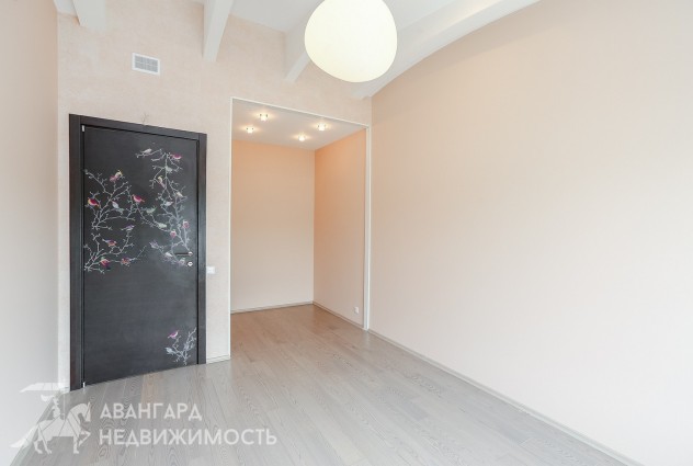 Фото Готовая 4-комнатная квартира бизнес-класса с отдельным входом. — 13