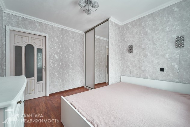 Фото Рядом метро! Яркая 3-комнатная квартира с мебелью — 25