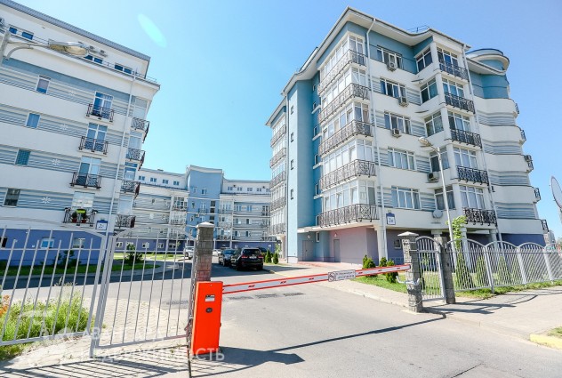 Фото 4-комнатная квартира с видом на набережную по ул. Жасминовой! Потолки 3.49 м — 5