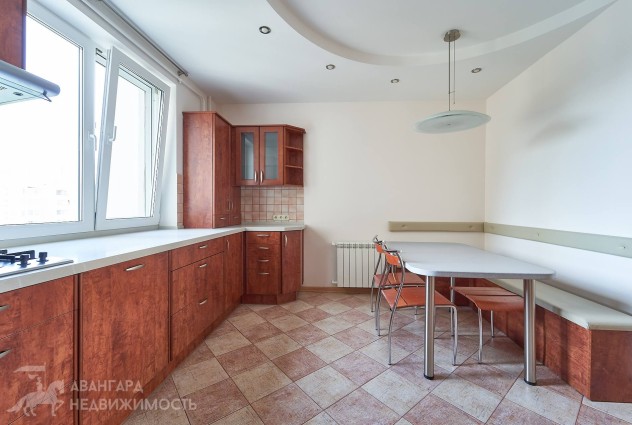 Фото Просторная квартира с хорошим ремонтом в кирпичном доме  — 3