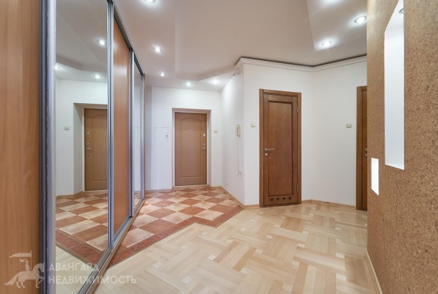 Фото Просторная квартира с хорошим ремонтом в кирпичном доме  — 29