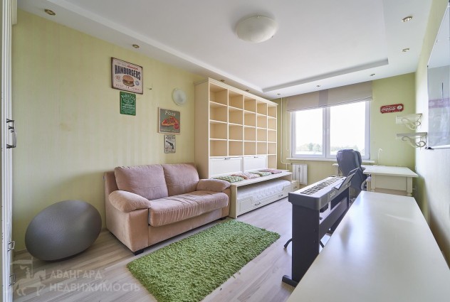 Фото Просторная 3к квартира с ремонтом в аг. Лесном — 19