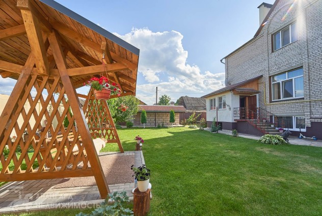 Фото Просторный жилой дом в центре города Борисов — 3