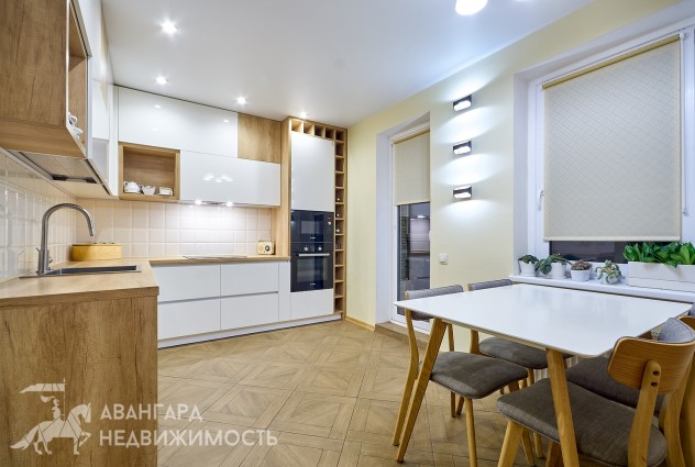 Фото 3-комнатная с дизайнерским ремонтом в 300 метрах от метро Московская. — 1