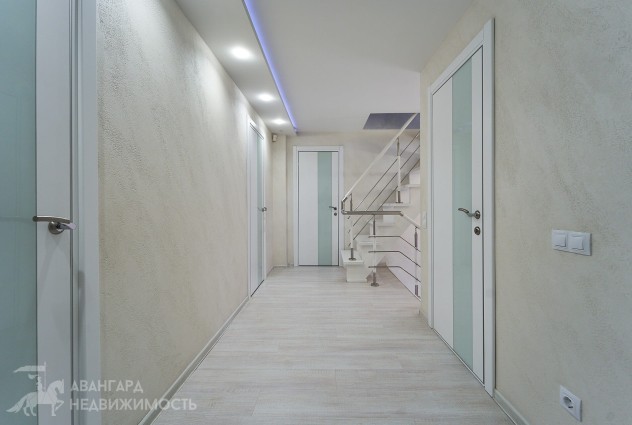 Фото Просторный и современный коттедж с садом в аг. Крупица — 47