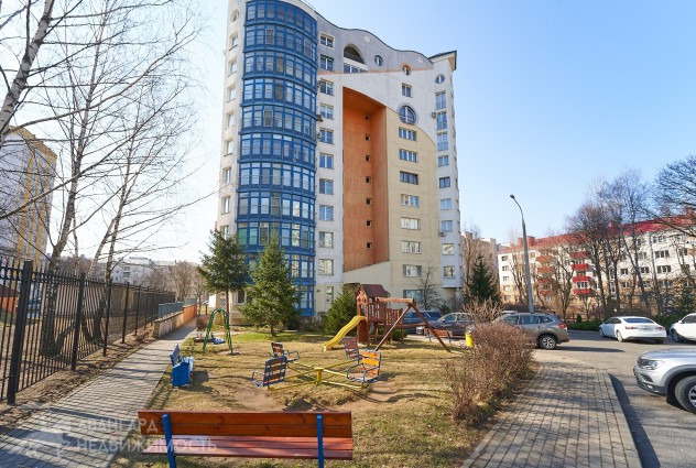 Фото Просторная 3-ка в классическом стиле в сердце столицы — 73
