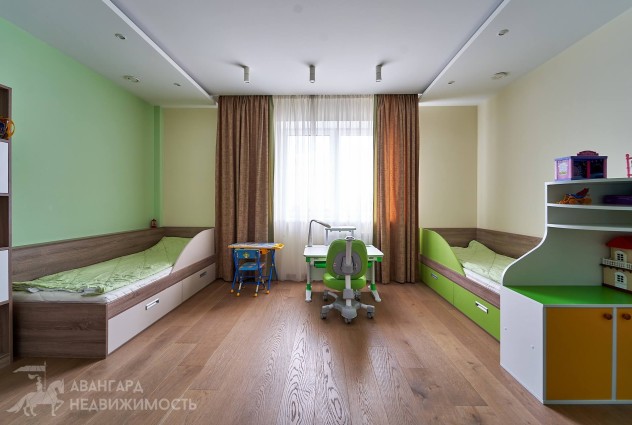 Фото Просторная видовая квартира с дизайнерским ремонтом — 35
