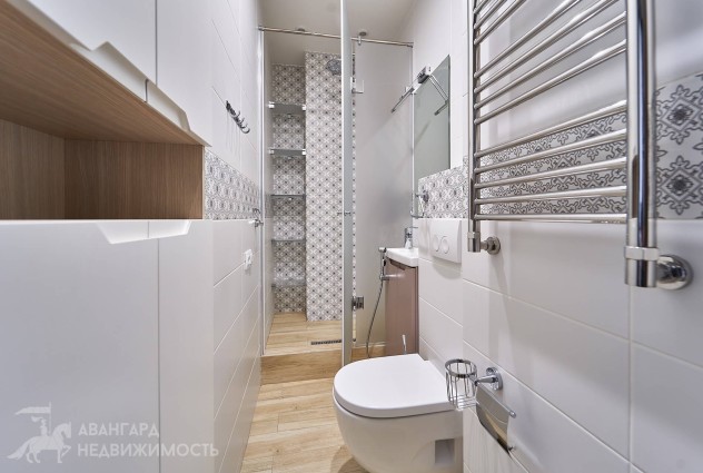 Фото Просторная видовая квартира с дизайнерским ремонтом — 73