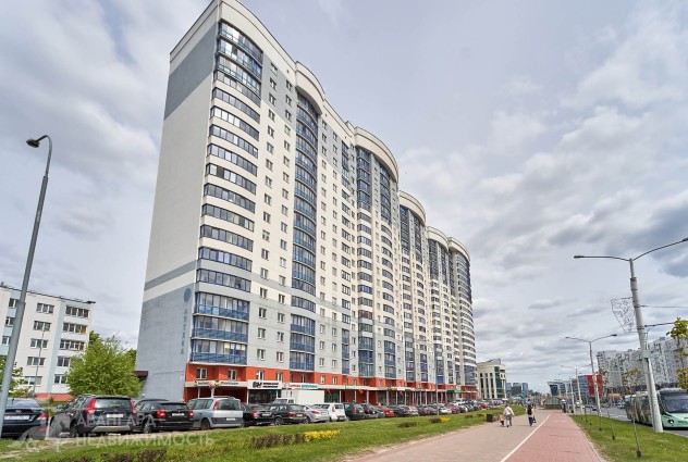 Фото 3-комнатная квартира с ремонтом в центре, метро "Грушевка" — 3