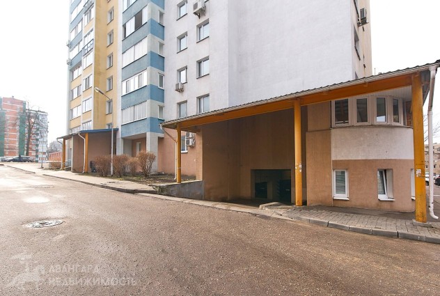 Фото Сдаётся просторная 3-комнатная квартира в кирпичном доме. — 37