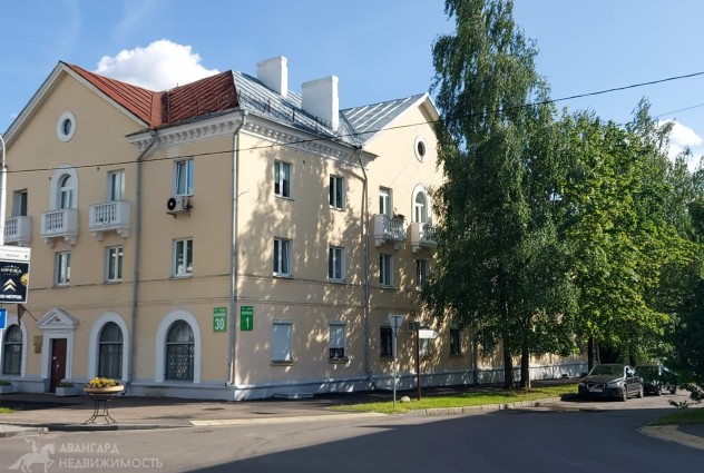Фото 3-х комнатная Сталинка в тихом центре. — 1