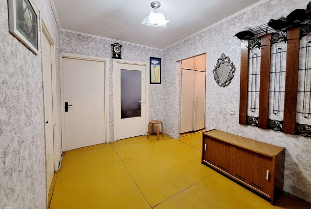 Фото Продается 4-комн квартира возле метро! — 15