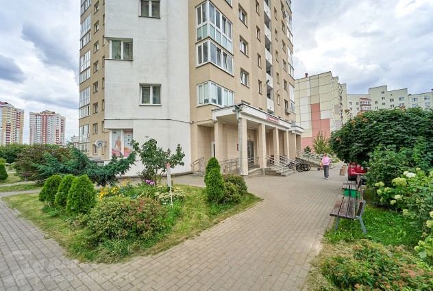 Фото Просторная квартира с ремонтом в новостройке рядом с метро — 49