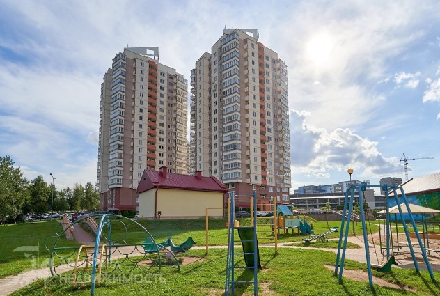 Фото Cолнечная 2-комнатная с большой кухней — 45