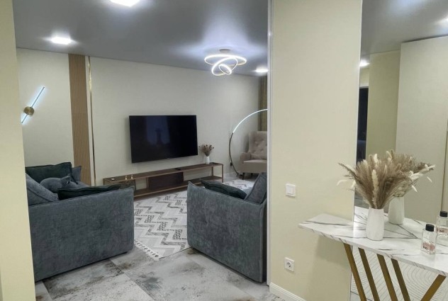 Фото Шикарная 3-комн. квартира с атмосферной локацией — 1