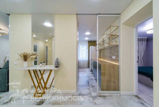 Фото Шикарная 3-комн. квартира с атмосферной локацией — 3