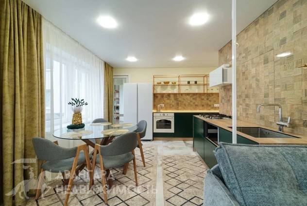 Фото Шикарная 3-комн. квартира с атмосферной локацией — 9