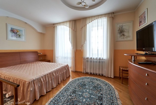 Фото Продается четырехкомнатная квартира в доме закрытого типа  — 1