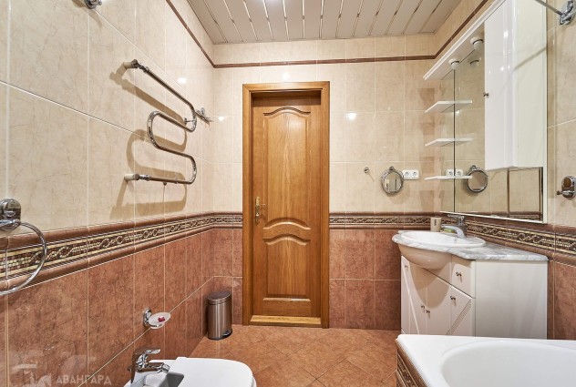 Фото Продается четырехкомнатная квартира в доме закрытого типа  — 21