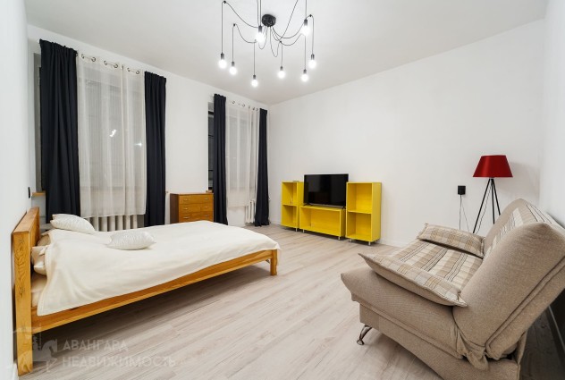 Фото Продается просторная «сталинка» в самом центре города! — 1