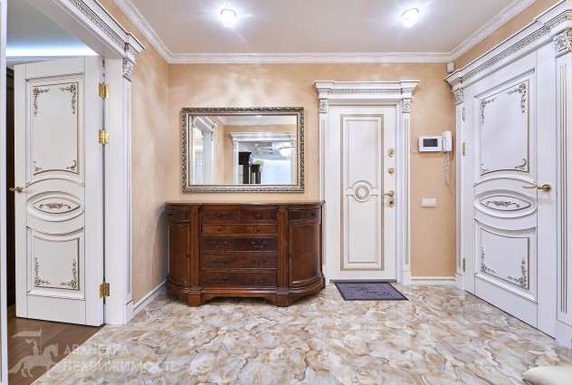 Фото Шикарная 2-х комнатная квартира в классическом стиле — 15