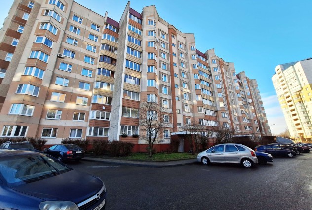 Фото Отличная трехкомнатная квартира в молодом и развивающемся микрорайоне Лошица! — 35