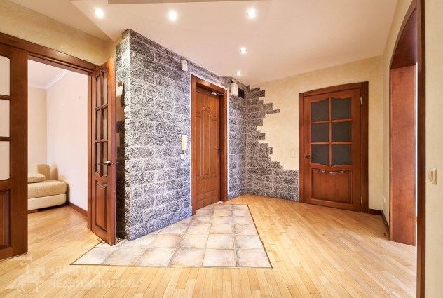 Фото 4-комнатная квартира по ул. Есенина 23 к 1 — 7