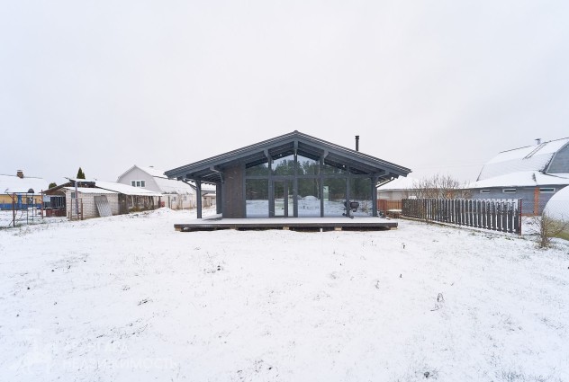 Фото Новый современный дом, граничащий с лесом. — 3