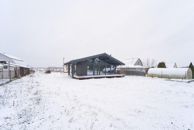 Фото Новый современный дом, граничащий с лесом. — 9