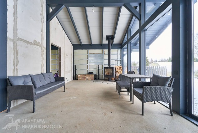 Фото Новый современный дом, граничащий с лесом. — 23