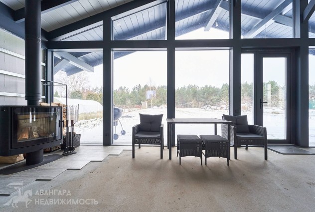 Фото Новый современный дом, граничащий с лесом. — 29