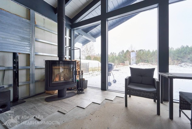 Фото Новый современный дом, граничащий с лесом. — 31