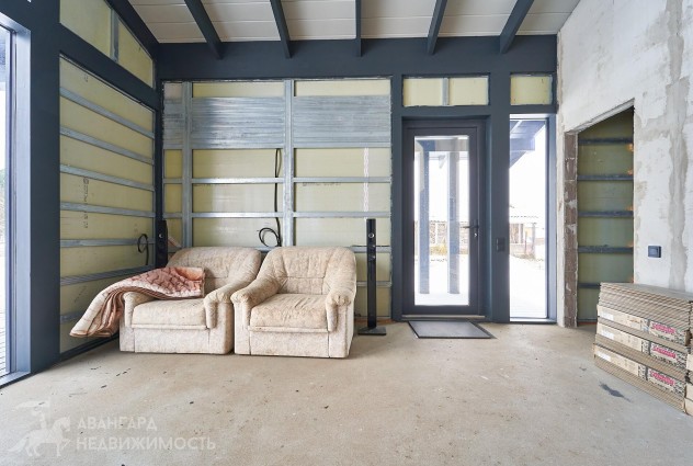 Фото Новый современный дом, граничащий с лесом. — 35